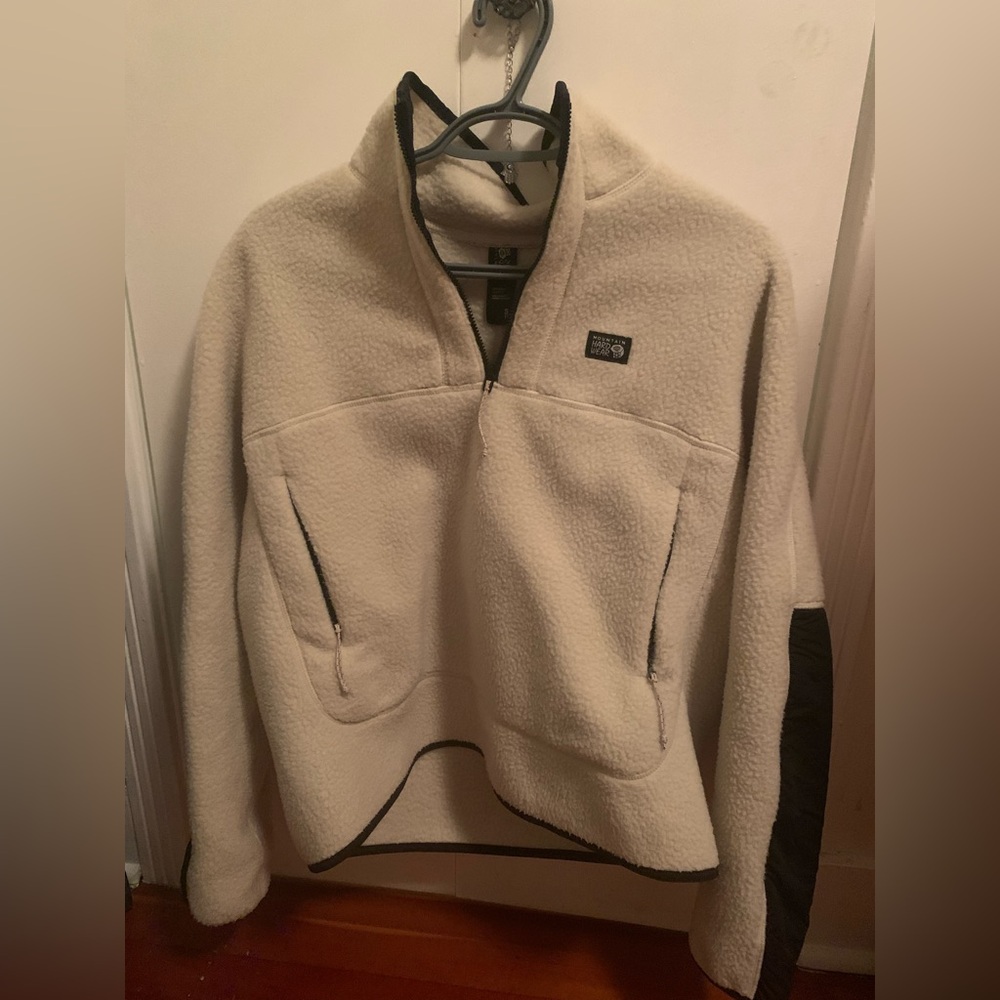 Selling mountain hardware fleece pullover in off white color.